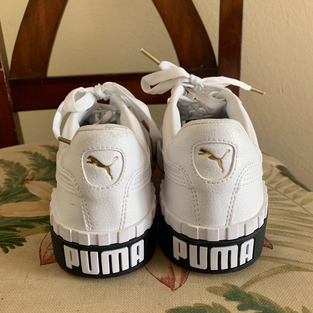 Wine a size 9. Never been worn. Just sitting in my closet.Thank you